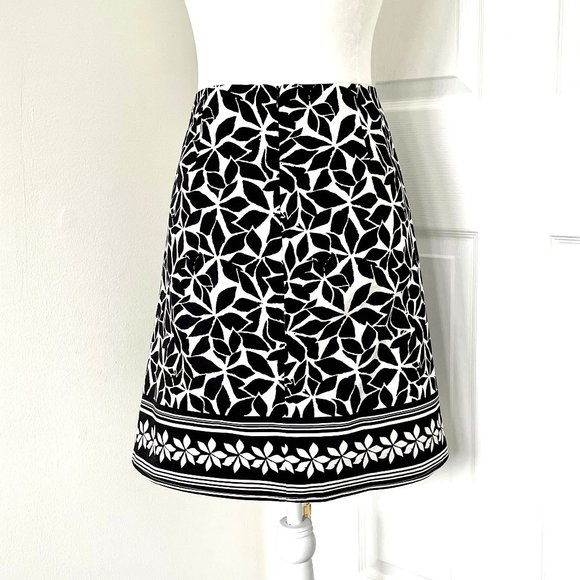 THE LIMITED Black White Floral Skirt with Border - Picture 2 of 6